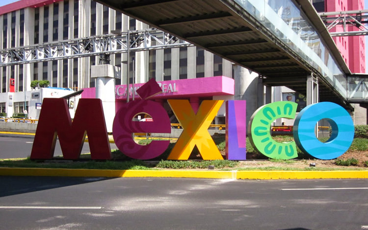 Mexico en letras 3D Aeropuerto Internacional de Ciudad de México